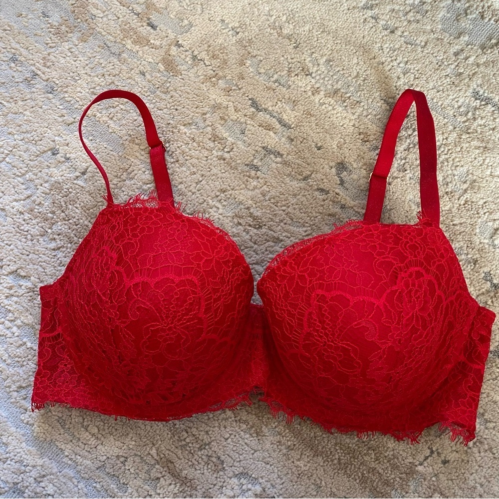 Victoria’s Secret Dream Angels Red Lace Bra Valentine Underwired Lined Demi: 38C